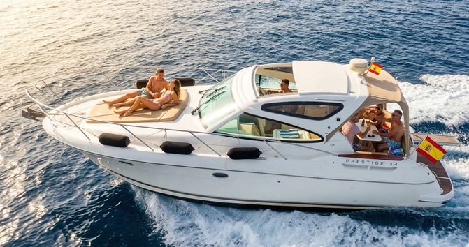 Yate de lujo Prestige 34 alquiler con patrón Torrevieja